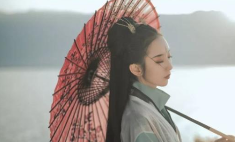 为什么近年汉服文化备受推崇？汉服能算是正装吗？
