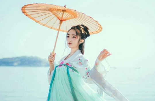 为什么近年汉服文化备受推崇？汉服能算是正装吗？