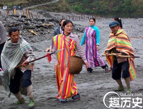 独龙族男服是什么样的 独龙族女服是什么样的