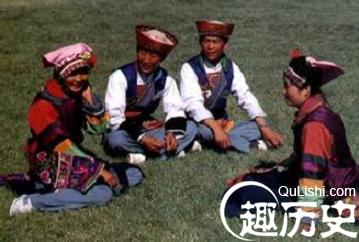 土族服饰 土族男子服饰有何特点