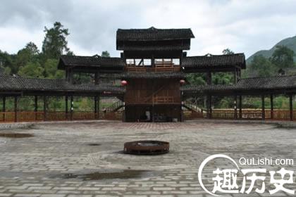 仡佬族建筑  仡佬族民居为什么多是干栏式