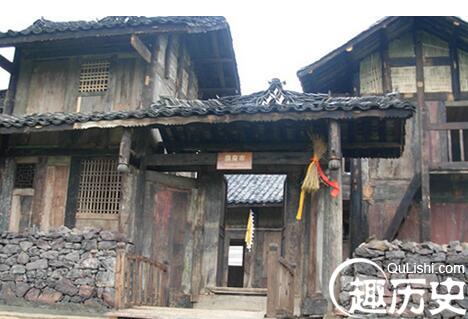 仡佬族建筑  仡佬族民居为什么多是干栏式