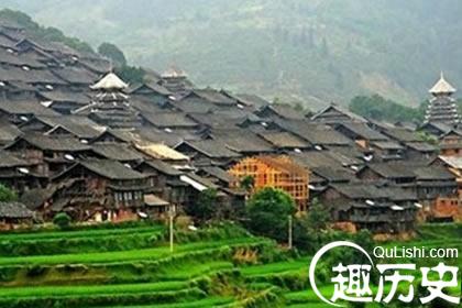 仡佬族建筑  仡佬族民居为什么多是干栏式