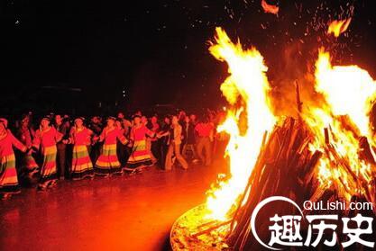 彝族火把节的三部曲  迎火赞火送火是什么意思