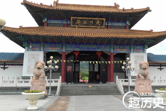 石狮子的作用：为什么古人豪宅前总放两尊石狮子？