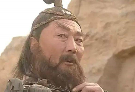 侠客行中谢烟客跟白自在比两人谁的武功更高？