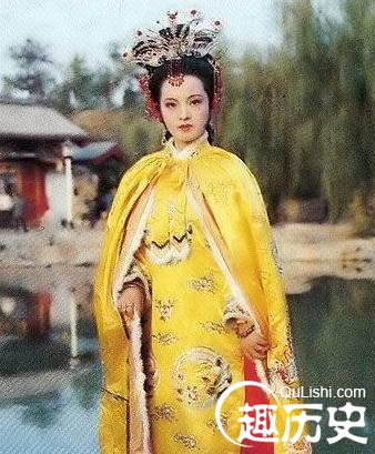 贾元春：《红楼梦》中金玉粉饰下的悲苦皇妃