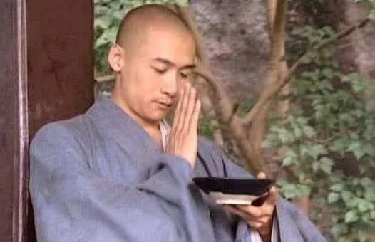 新版《天龙八部》情节改版王语嫣最后离开段誉，为什么段誉没有再追上去？